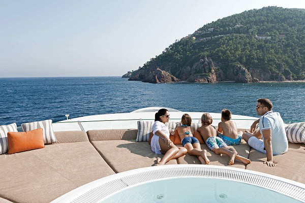 做資深三亞旅游達人，游艇旅游更時尚！