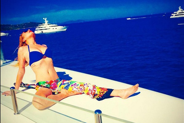 40位名人狂曬游艇度假照，你還在矜持什么？